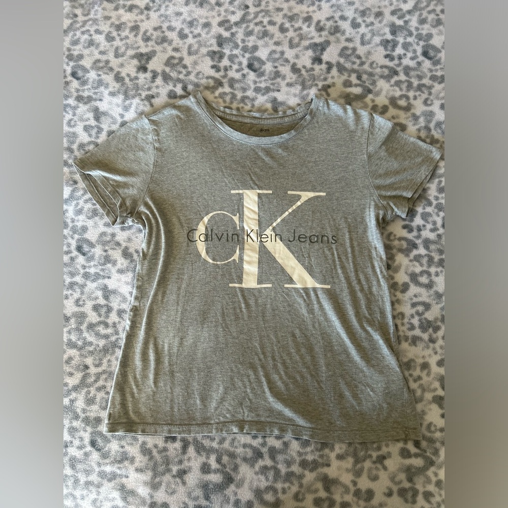 Calvin Klein Gray T-Shirt, Size S